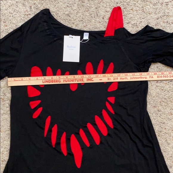 NWT Women’s 14 single cold shoulder ♥️ top. - Picture 4 of 6